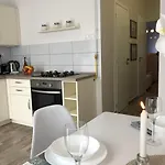Elizabeth 2 Apartment *